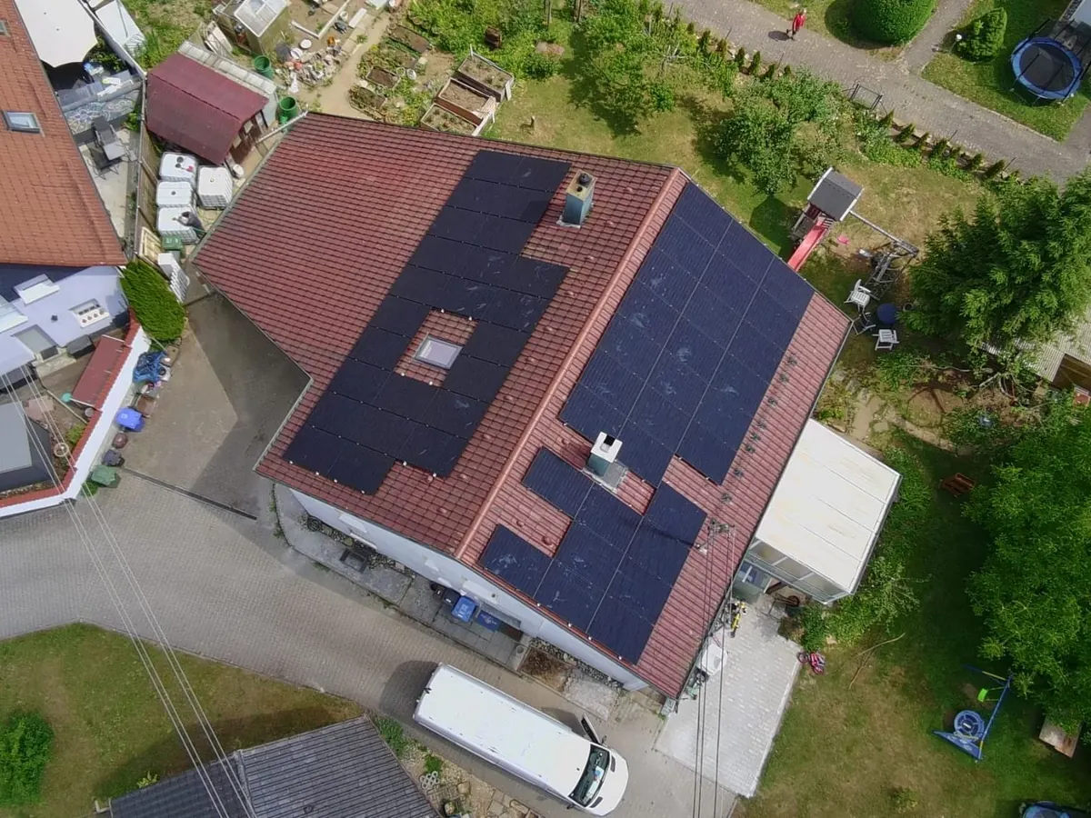 Photovoltaikanlage mit 24,6 kWp von SK-Elektrotechnik in Schwäbisch Gmünd, Ziegeldach