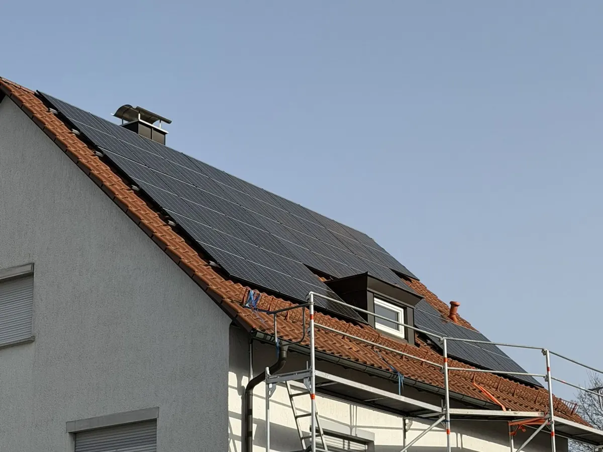 Photovoltaikanlage mit 10,3 kWp von SK-Elektrotechnik in Schwäbisch Gmünd, Ziegeldach