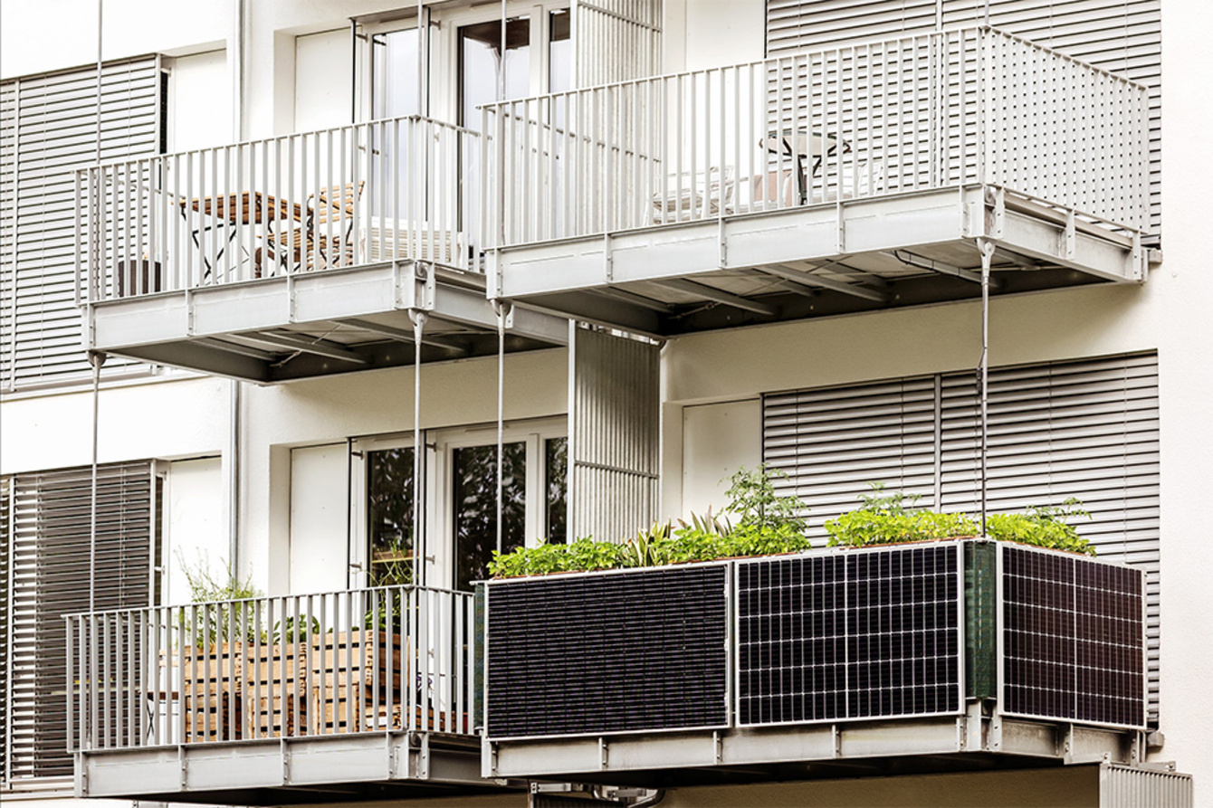 Balkon­kraftwerk bei SK Elektrotechnik in Schwäbisch Gmünd